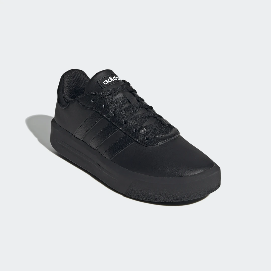 Detalle 2 de Zapatilla Court Platform de Adidas: equilibrio entre estilo y comodidad en negro