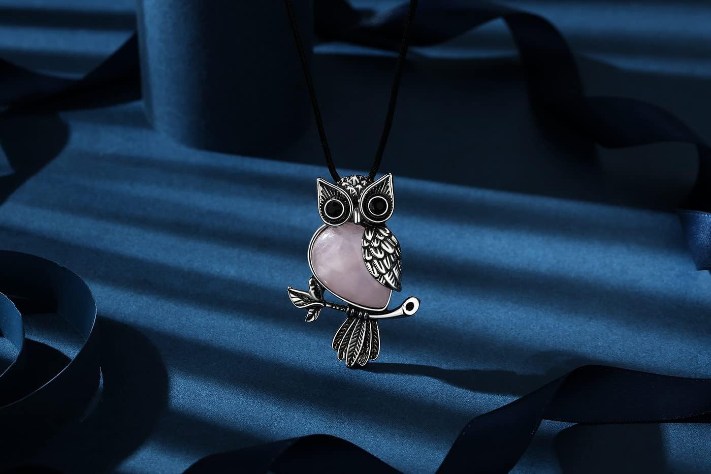 Detalle de XIANNVXI Crystal Owl Necklace with Rose Quartz