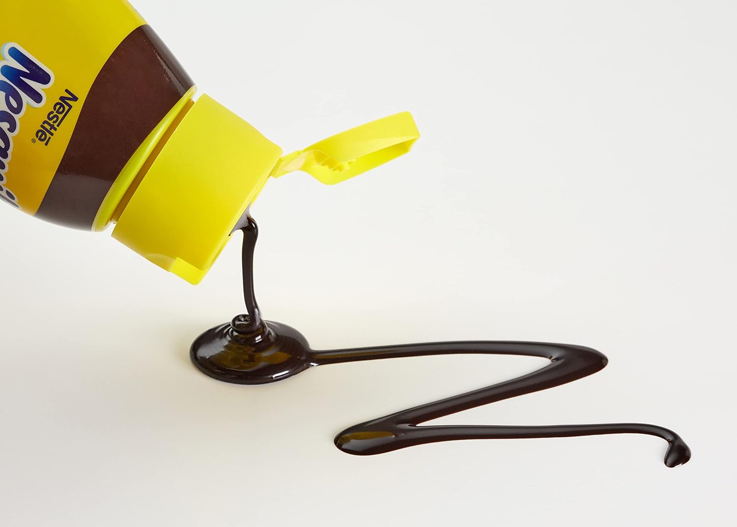 Detalle 2 de Nestlé Nesquik Schoko Sirup – 2er Pack, 300 ml pro Flasche, mit Dosierverschluss