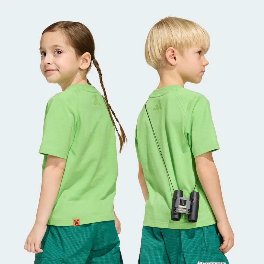 Detalle de Camiseta adidas Minecraft Terrex: verde para fans que buscan comodidad y estilo outdoor