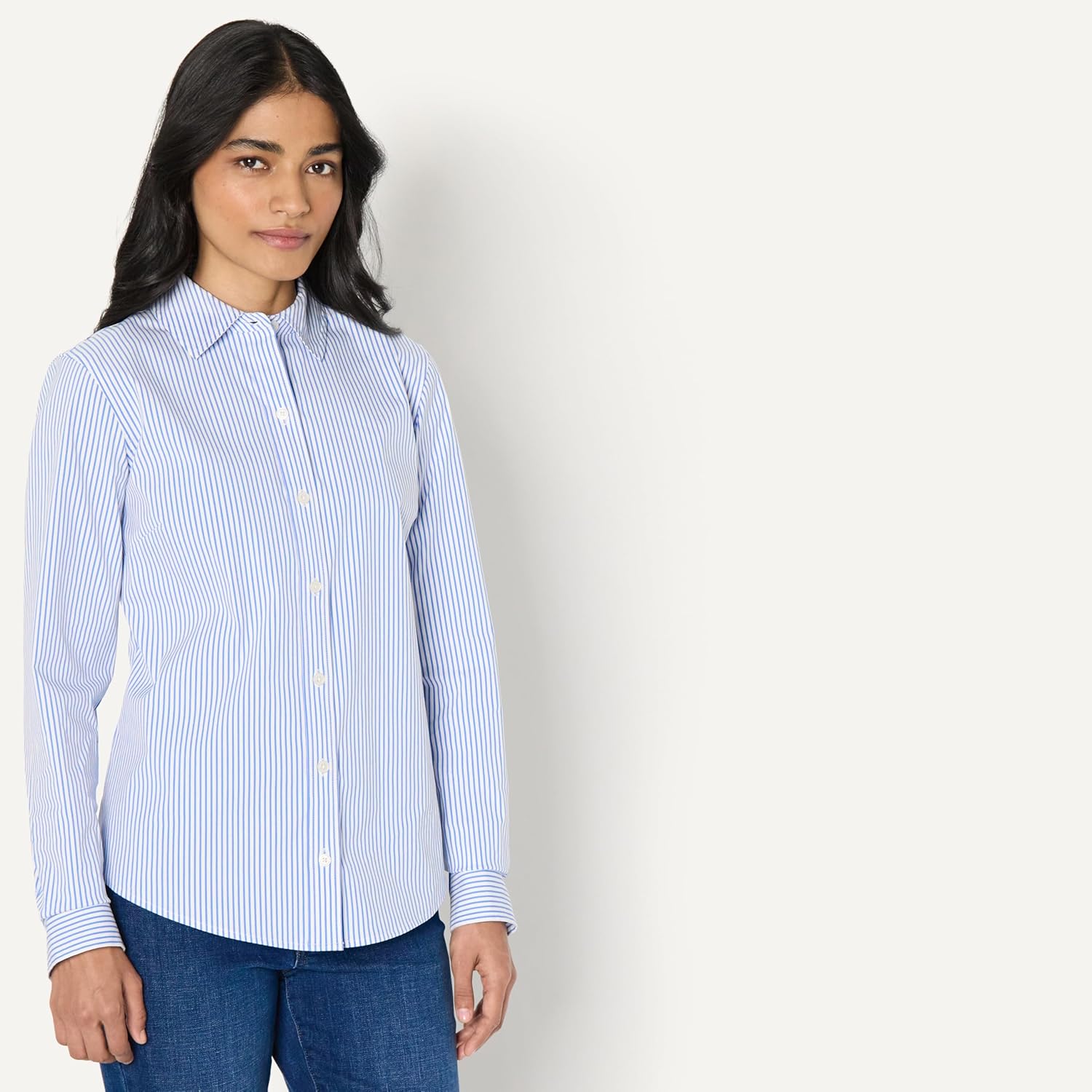 Thumbnail 1 de Amazon Essentials Women’s Regular-Fit Stretch Poplin Button-Up Dress Shirt
