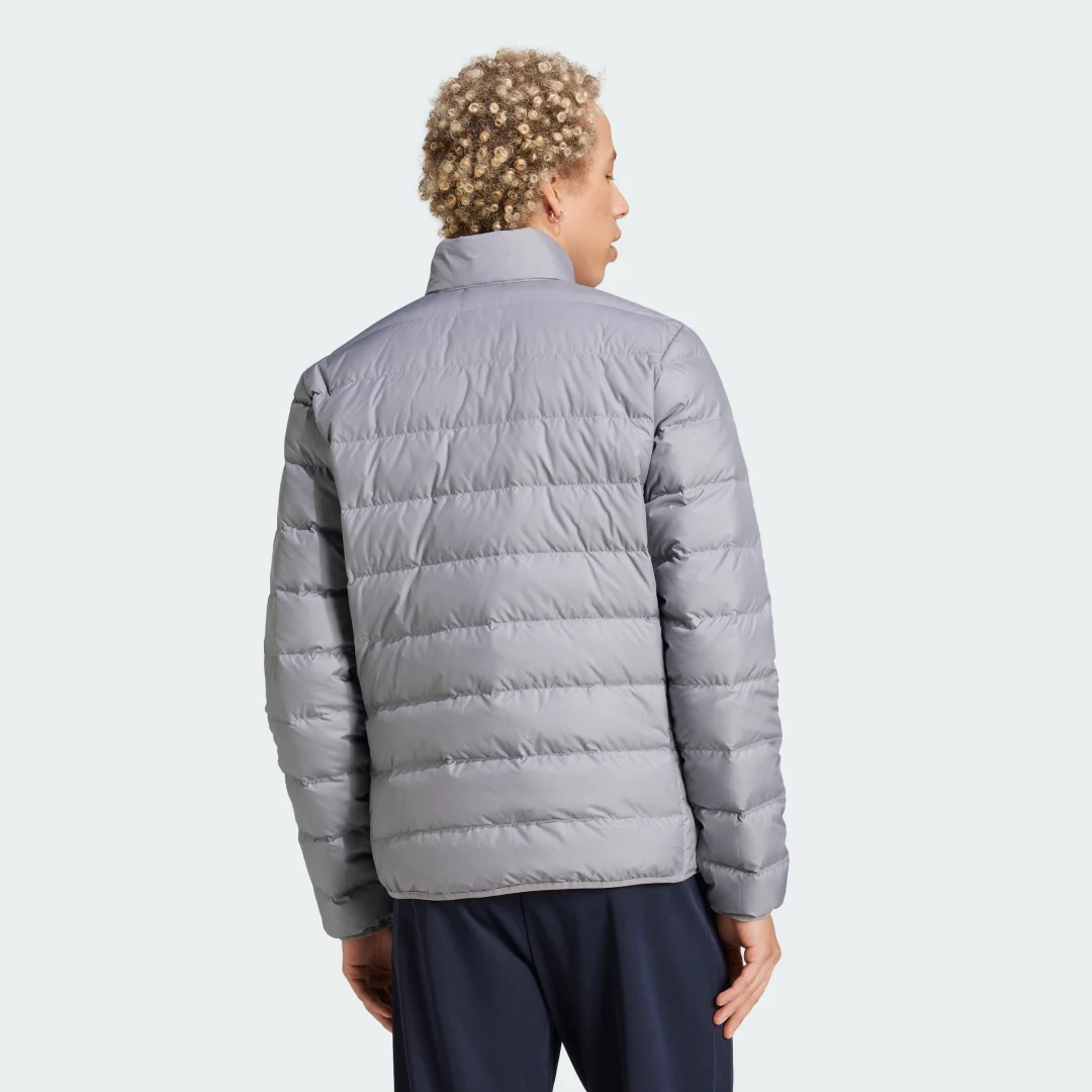Thumbnail 1 de Essentials Lite Down Jacket de Adidas – chaqueta ligera en gris para el día a día