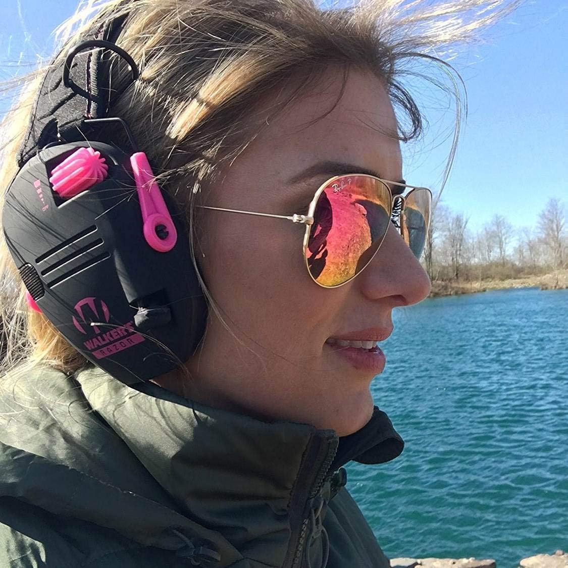 Detalle de Walker's GWP-RSEM-PNK Razor Slim Electronic Earmuffs, Pink, Low-Profile Design