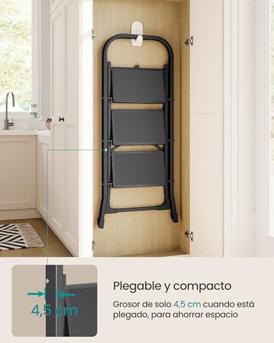 Detalle 2 de SONGMICS Escalera de Tijera de 3 Peldaños GSL003BZ01 – Seguridad, Compacidad y Versatilidad