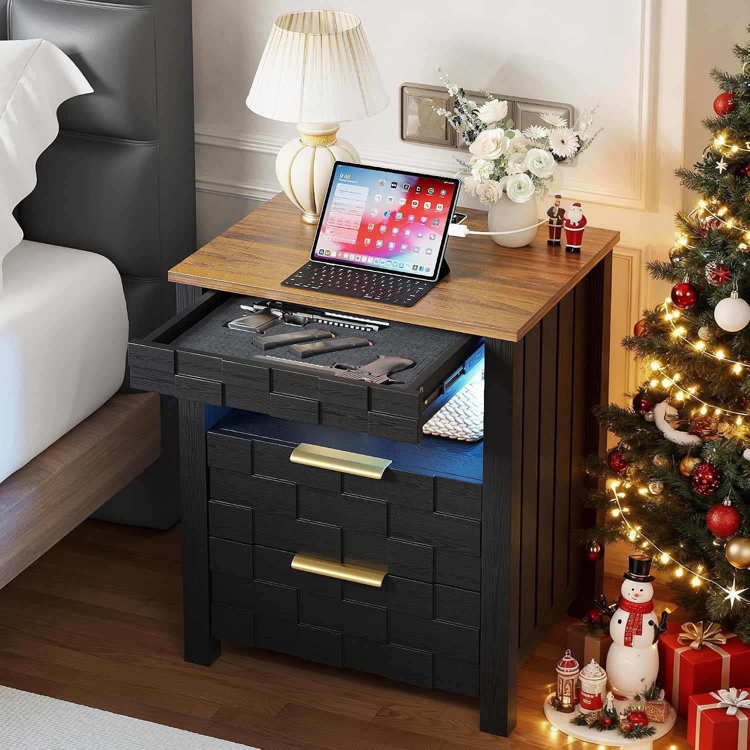 Detalle de Dystler 3-Drawer Nightstand