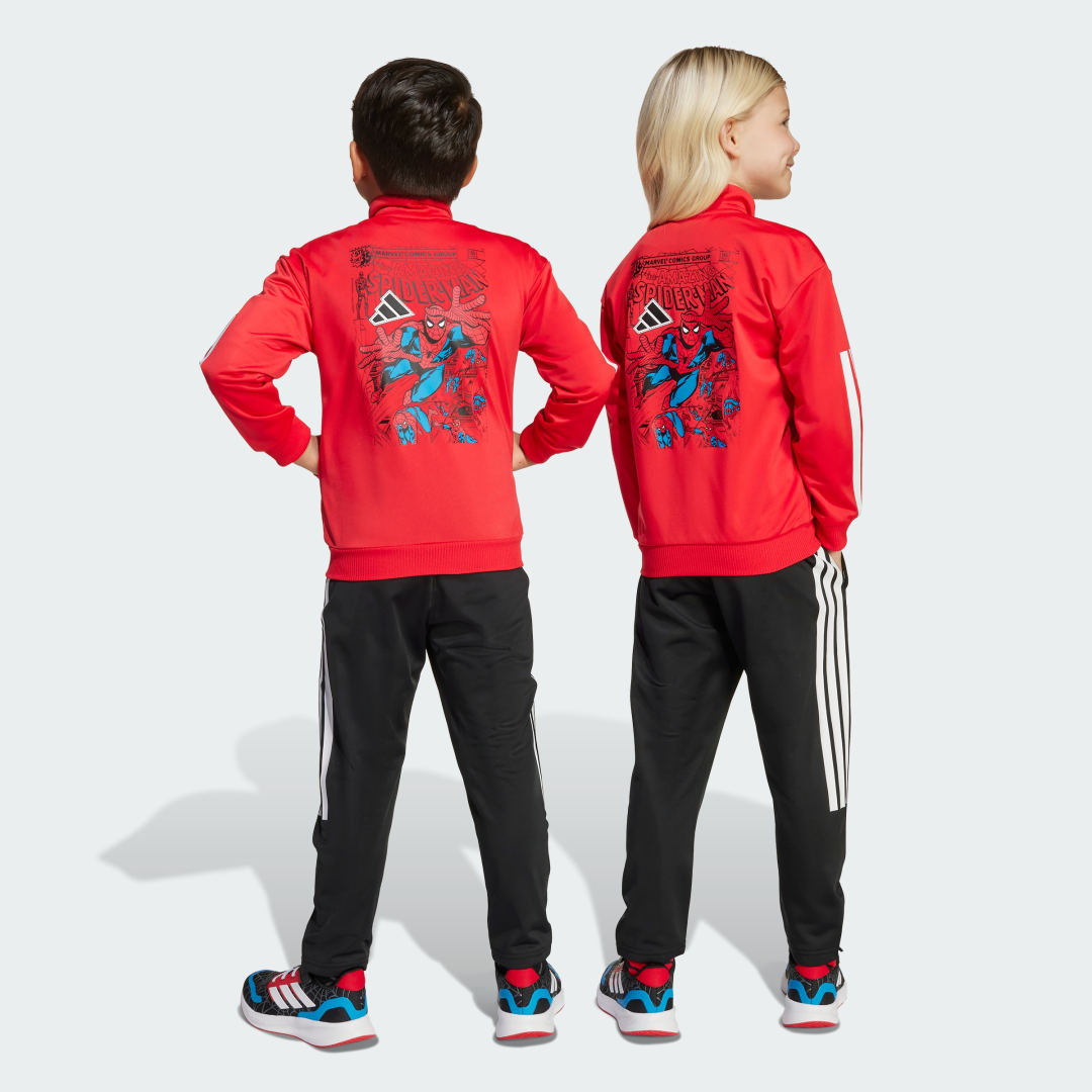 Detalle 2 de Chándal Marvel Spider-Man Kids de Adidas: comodidad y estilo para los pequeños fans