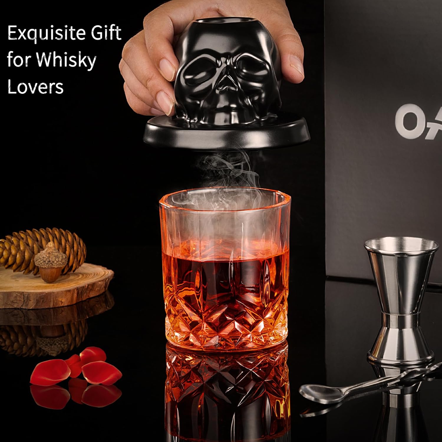 Detalle de Whiskey Smoker Kit with Torch - 21 Sets: Skull Design, 6 Wood Flavors & No Butane