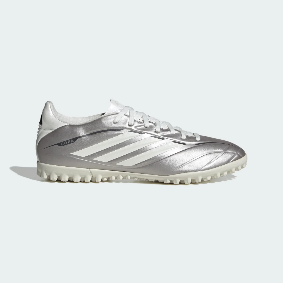Detalle 2 de Adidas COPA PURE IV CLUB para moqueta: análisis y criterios de compra