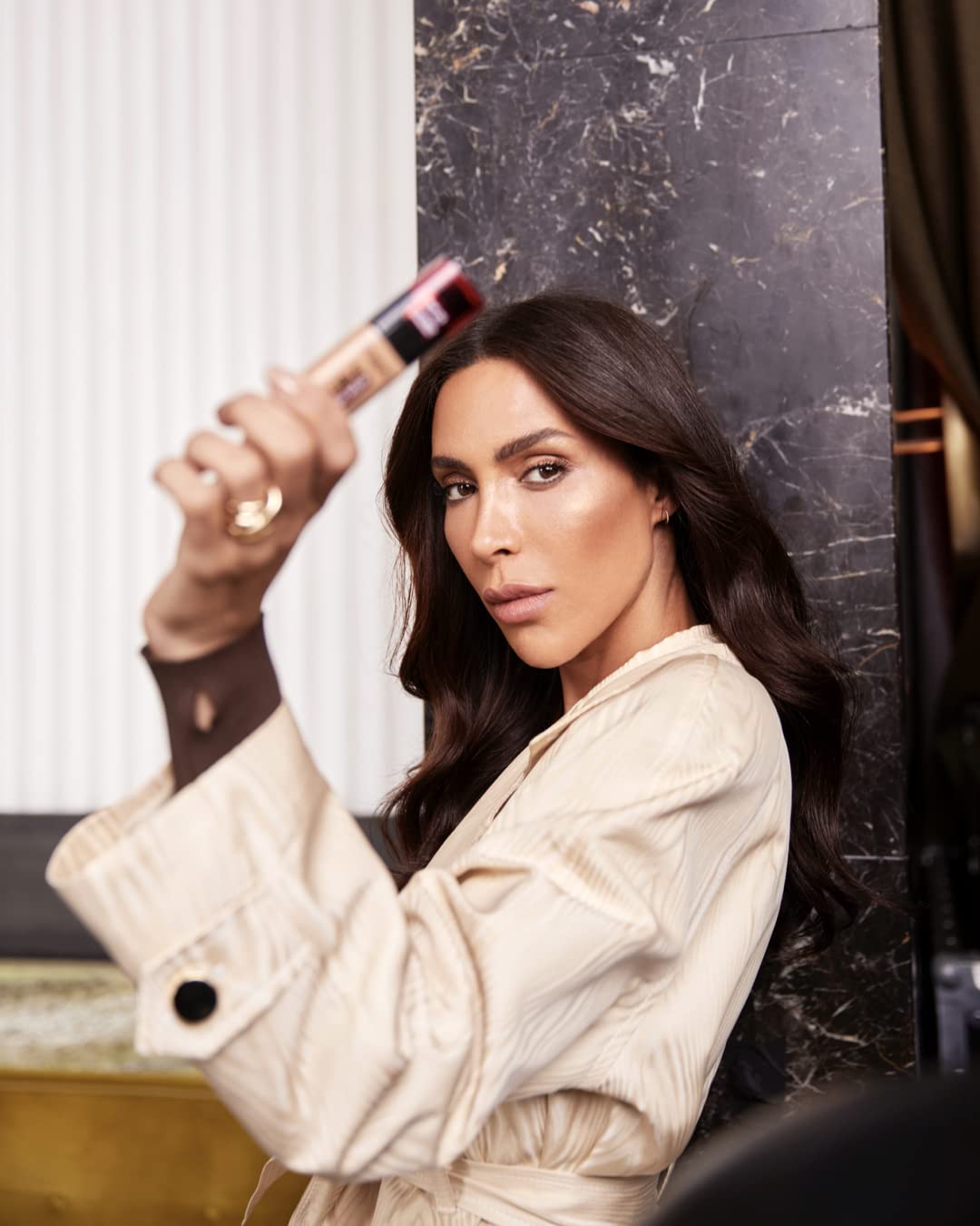 Detalle de L’Oréal Paris Infaillible 32H Fresh Wear Make-up 220 Neutral – wasserfest, langanhaltend, SPF25