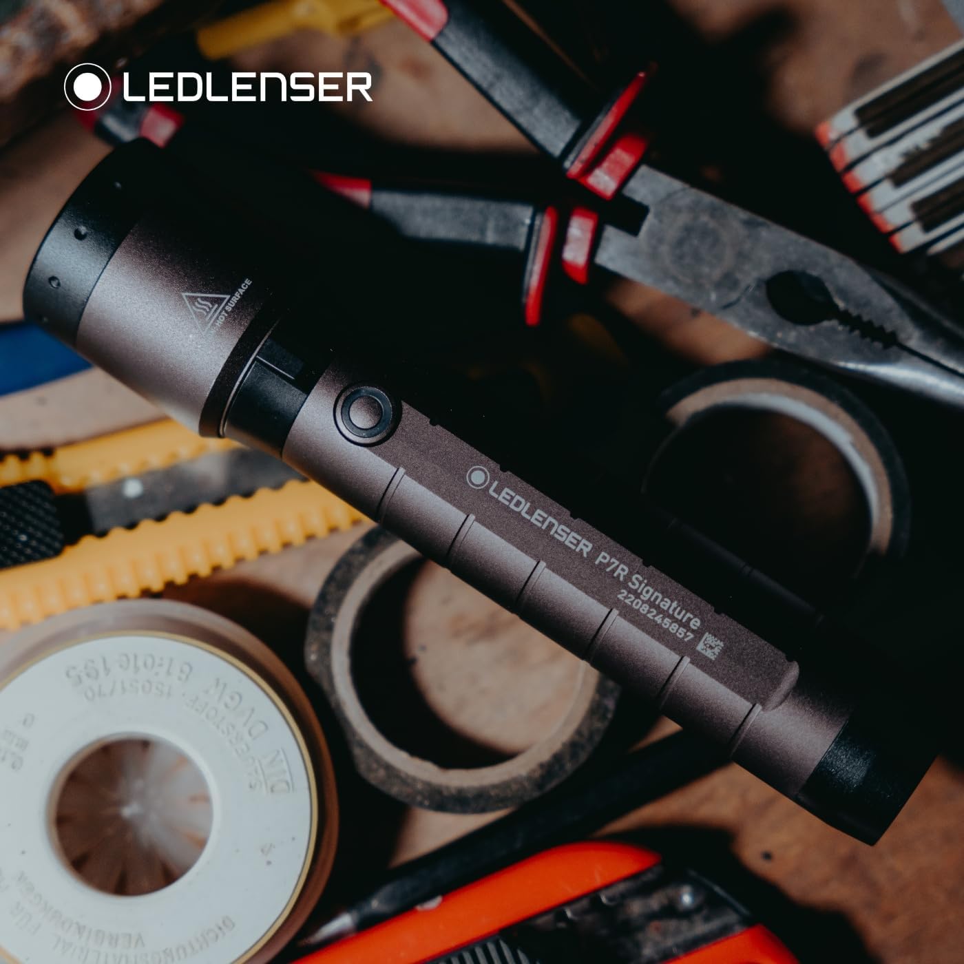 Thumbnail 1 de Ledlenser P7R Signature (2020) rechargeable torch with 2000 lm output, IP68 protection and Smart Light modes