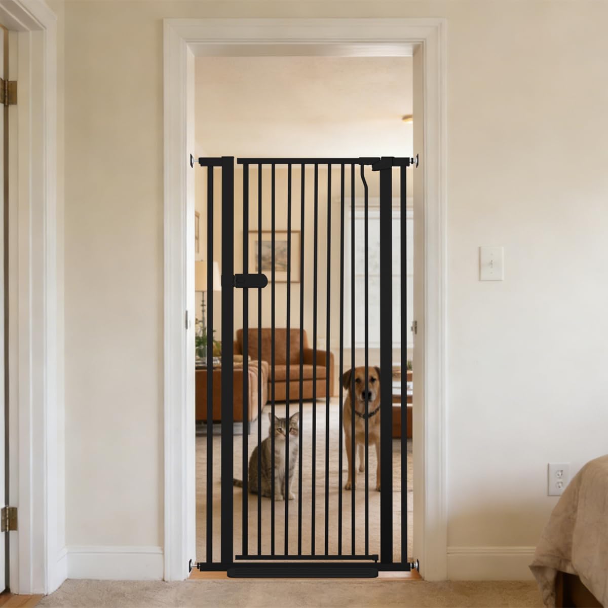 Detalle de Lumizone Extra Tall Cat Gate, 55.12-Inch Metal Pressure-Mounted Gate