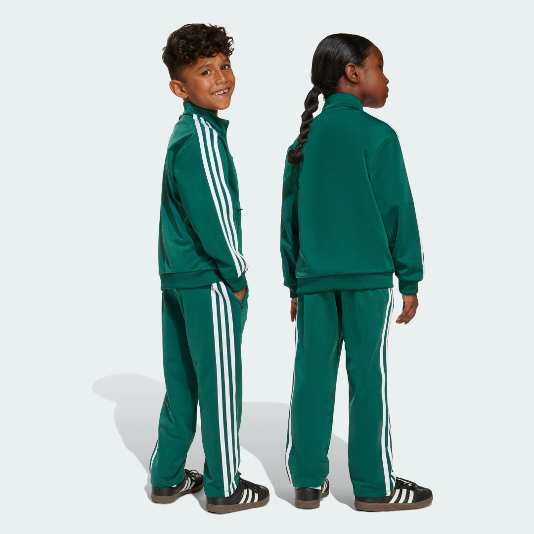 Detalle de CHÁNDAL FIREBIRD de Adidas en verde