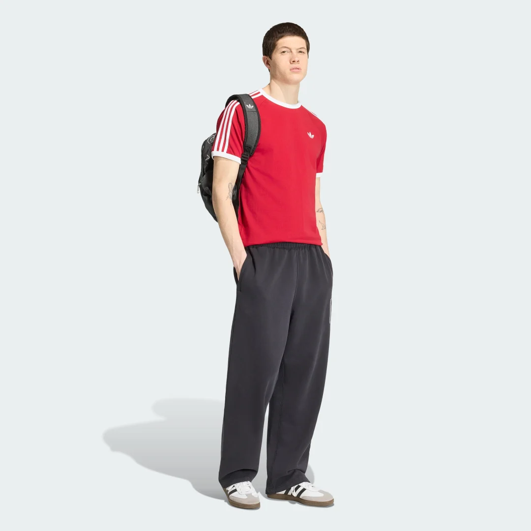 Detalle de Camiseta de 3‑Stripes de Adidas, burgundy: resulta cómoda y atemporal