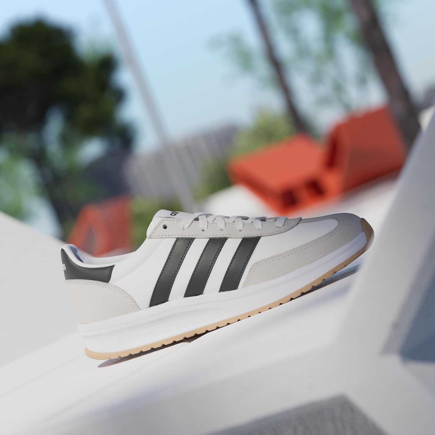 Detalle de adidas Run 70S 2.0 42 2/3 EU