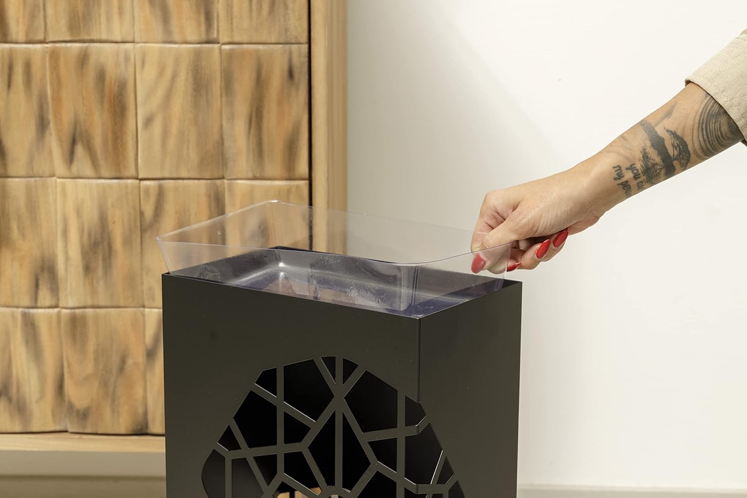 Detalle 2 de Baroni Home Portaombrelli Design Moderno in Metallo Squadrato, 2 Ganci, Vaschetta Scolapioggia Rimovibile, 25x15x50 cm Nero