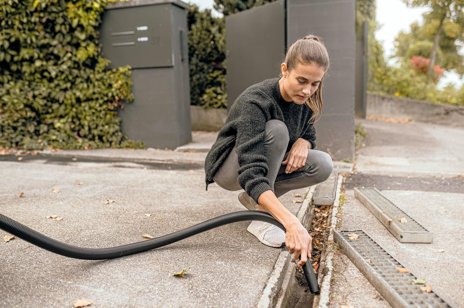 Detalle de Kärcher WD 2 Plus Wet & Dry Vacuum Cleaner — Steel 15 L with Blower Function