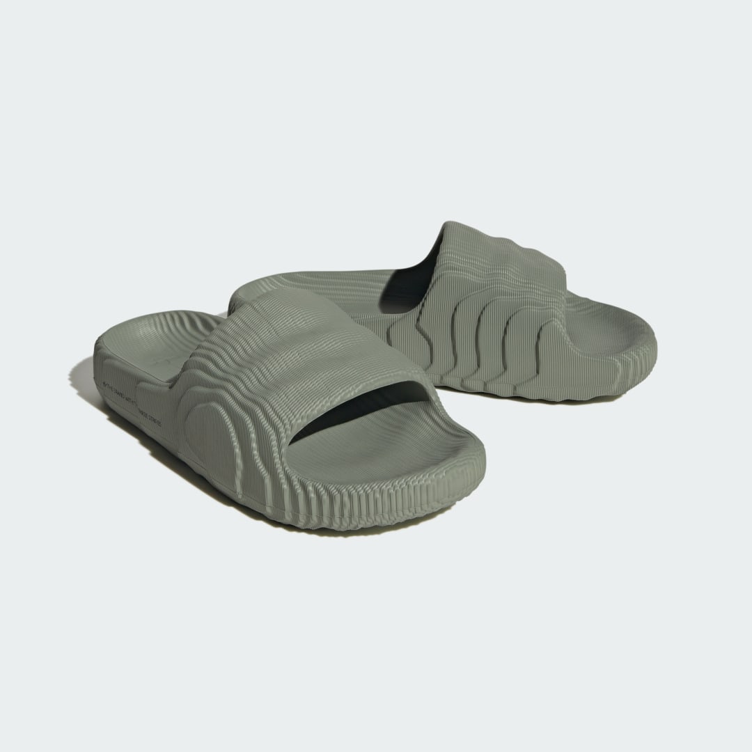 Thumbnail 3 de Chancla Adilette 22 de Adidas en verde: comodidad diaria en versión minimalista