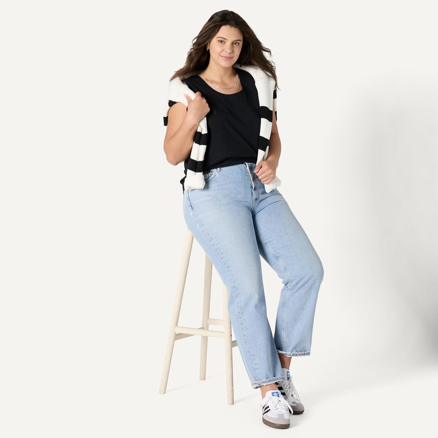 Detalle 2 de Amazon Essentials Damen Regular Fit Ärmelloses Tanktop aus 100% Baumwolle – 2er-Pack