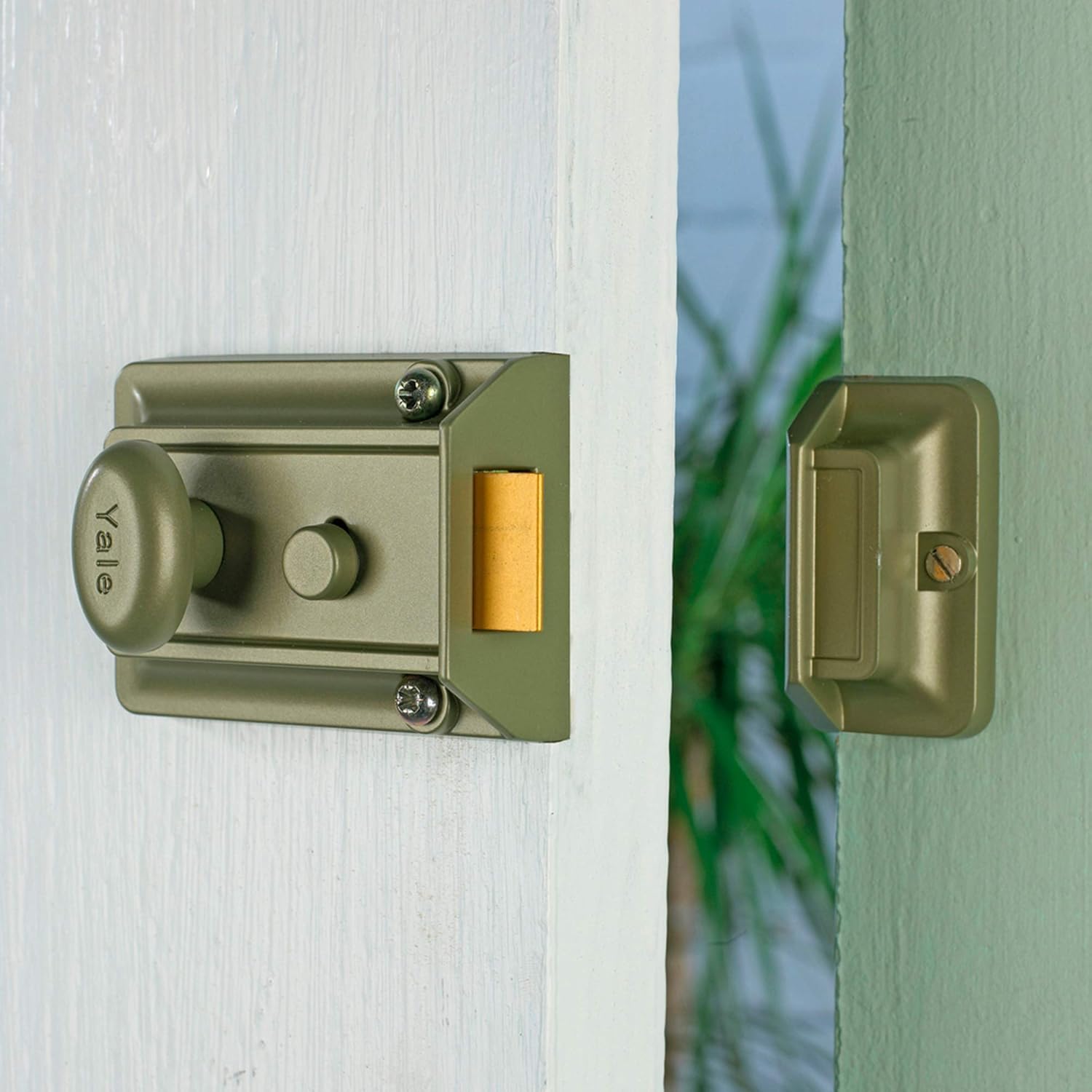 Thumbnail 4 de Yale P-77 Traditional Nightlatch (60mm) Electro Nickel Brass finish – Standard security