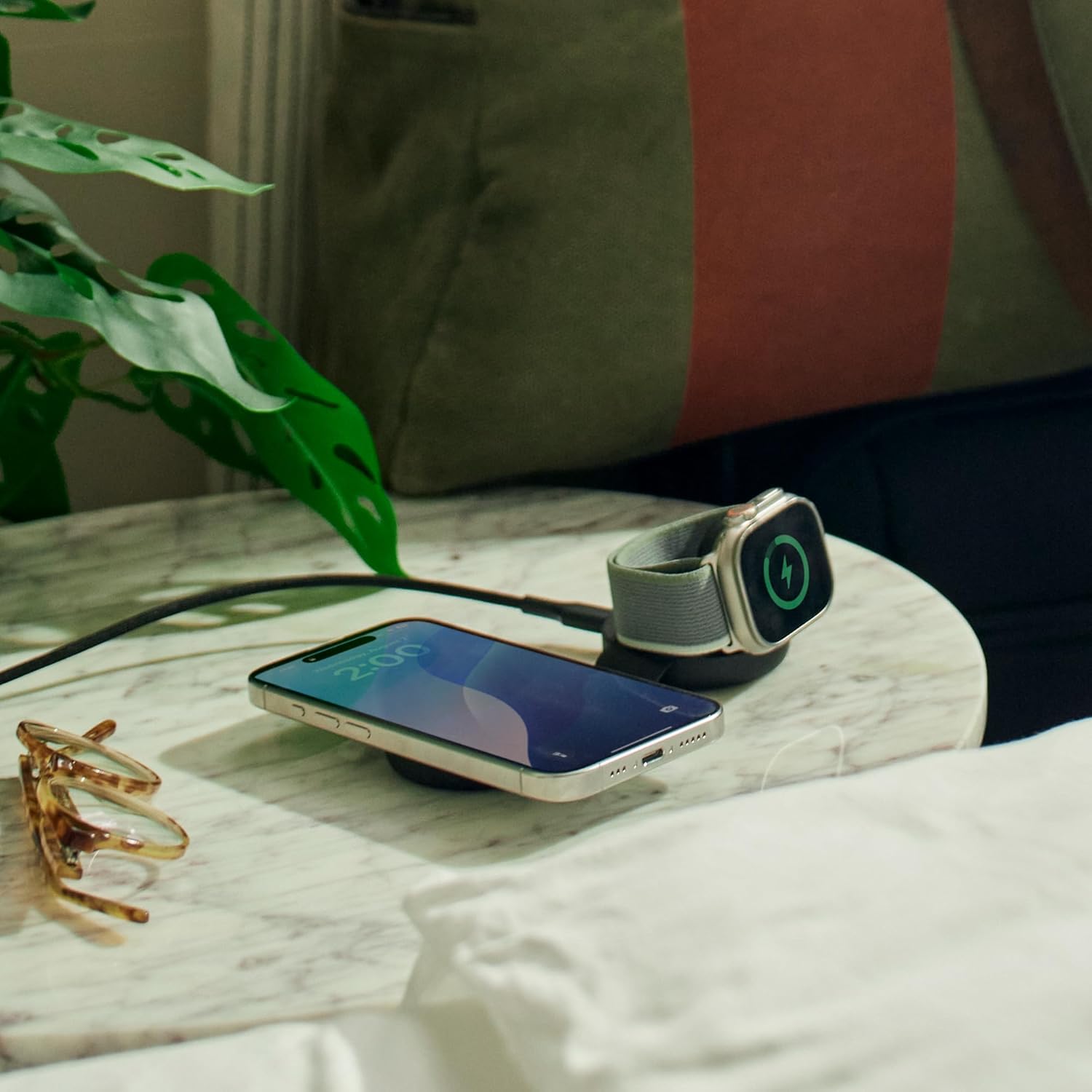 Thumbnail 2 de Twelve South Butterfly SE Chargeur de voyage 2-en-1 Qi2 Noir (iPhone, AirPods et Apple Watch)