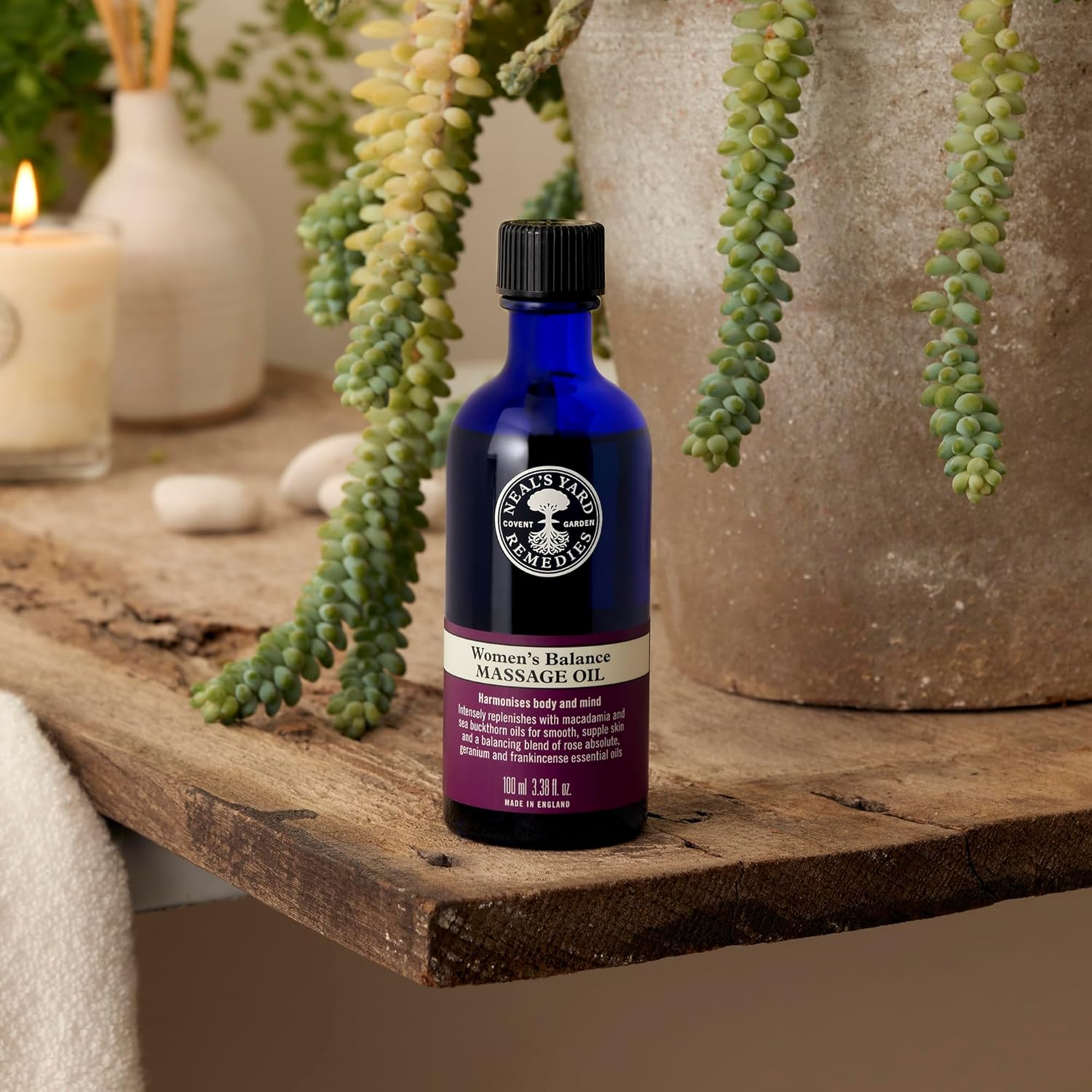 Thumbnail 5 de Neal's Yard Remedies Women’s Balance Massage Oil (Rose Oil Blend) 100ml