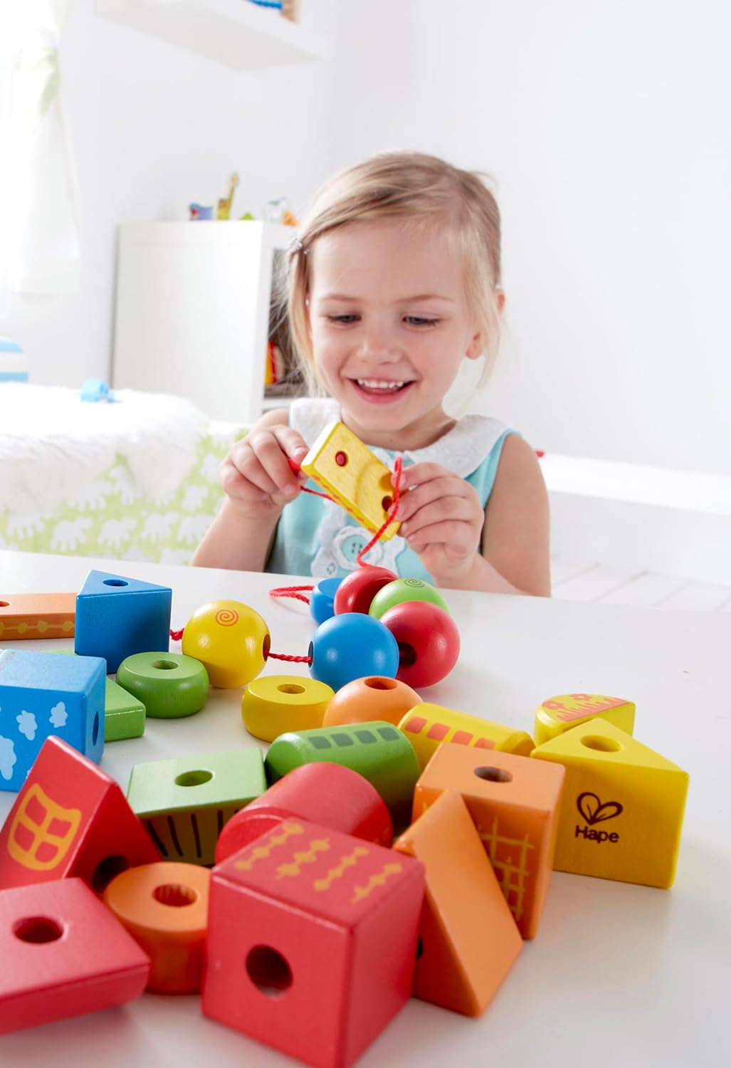 Thumbnail 3 de Hape Formes à Enfiler – Ensemble de 32 perles en bois à enfiler, multicolore