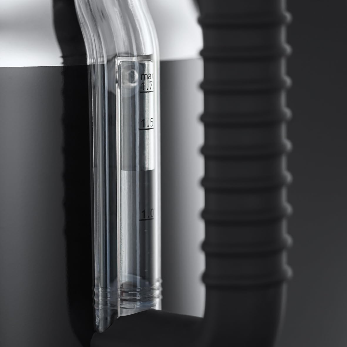 Detalle 2 de Russell Hobbs Teekocher/Wasserkocher 21671-70 Retro Schwarz & polierter Edelstahl (1,7 l, 2.400 W)