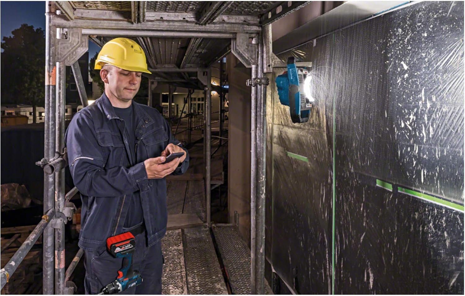 Thumbnail 2 de Projecteur de chantier LED sans-fil Bosch Professional 18V System GLI 18V-2200 C (Connect Ready)