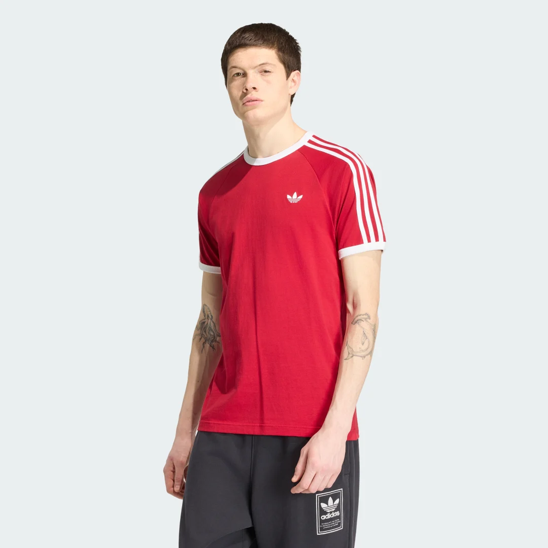 Detalle de Camiseta de 3‑Stripes de Adidas, burgundy: resulta cómoda y atemporal