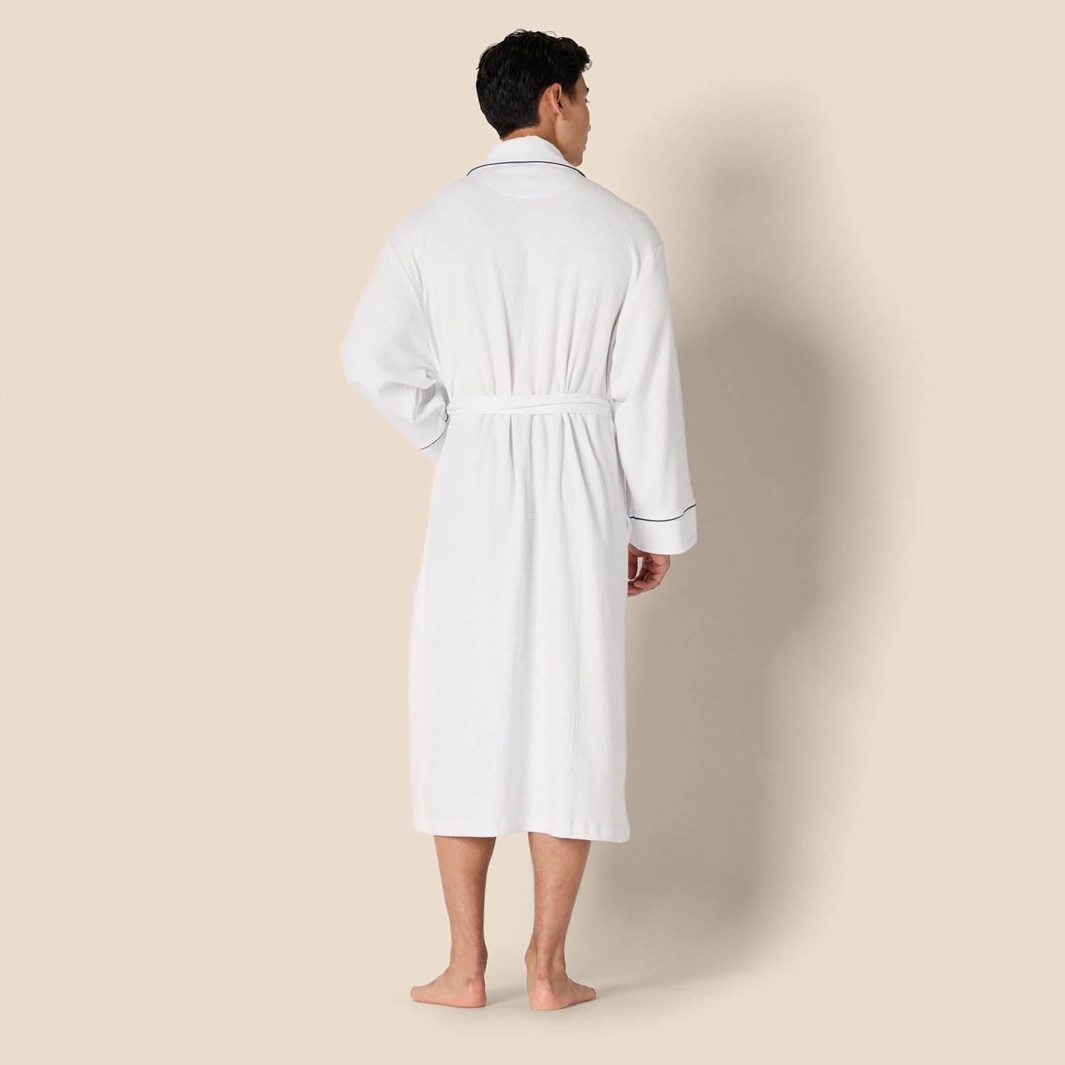 Detalle de Amazon Essentials Herren Leichter Waffel-Bademantel – bequem, atmungsaktiv und vielseitig