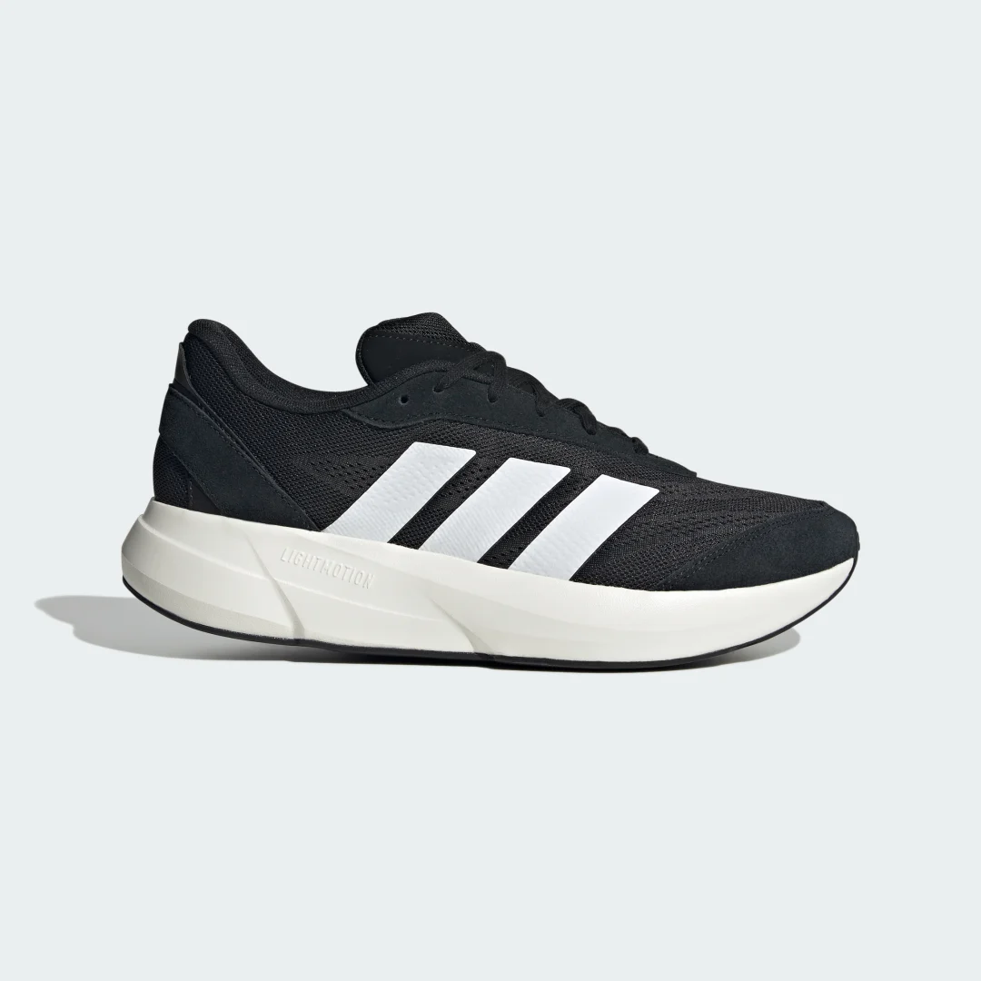 Detalle de Zapatilla Lightshift de Adidas en negro: comodidad y estilo para uso diario