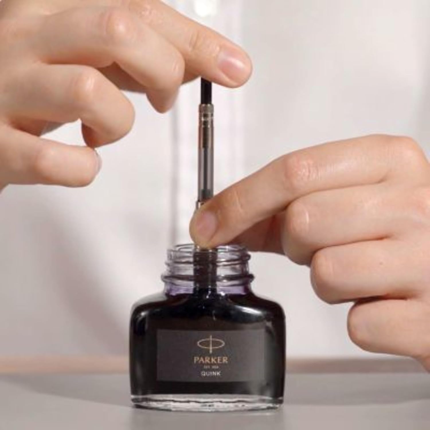 Detalle de Parker Quink Füllertinte im Tintenfass Schwarz, 57 ml – geschmeidiger Schreibfluss für hochwertige Füllfederhalter