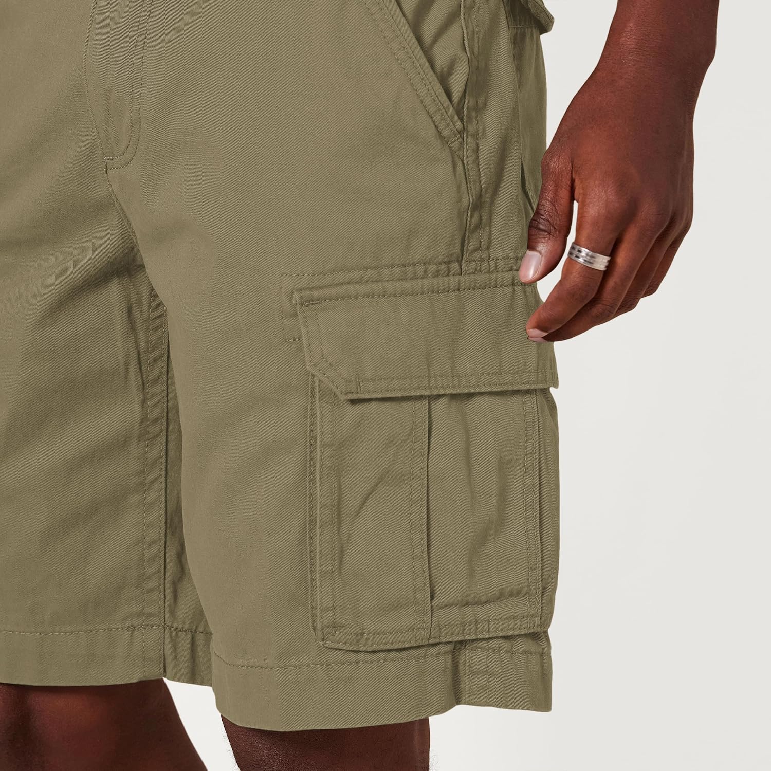 Thumbnail 2 de Amazon Essentials Men’s Classic Fit 10" Cargo Work Shorts with Pockets (Big & Tall available)