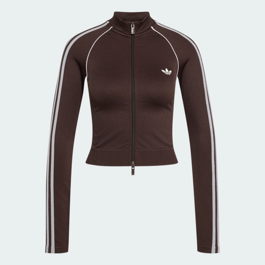 Detalle 2 de SUDADERA SIN COSTURAS ESSENTIALS 3 BANDAS de Adidas — comodidad en marrón