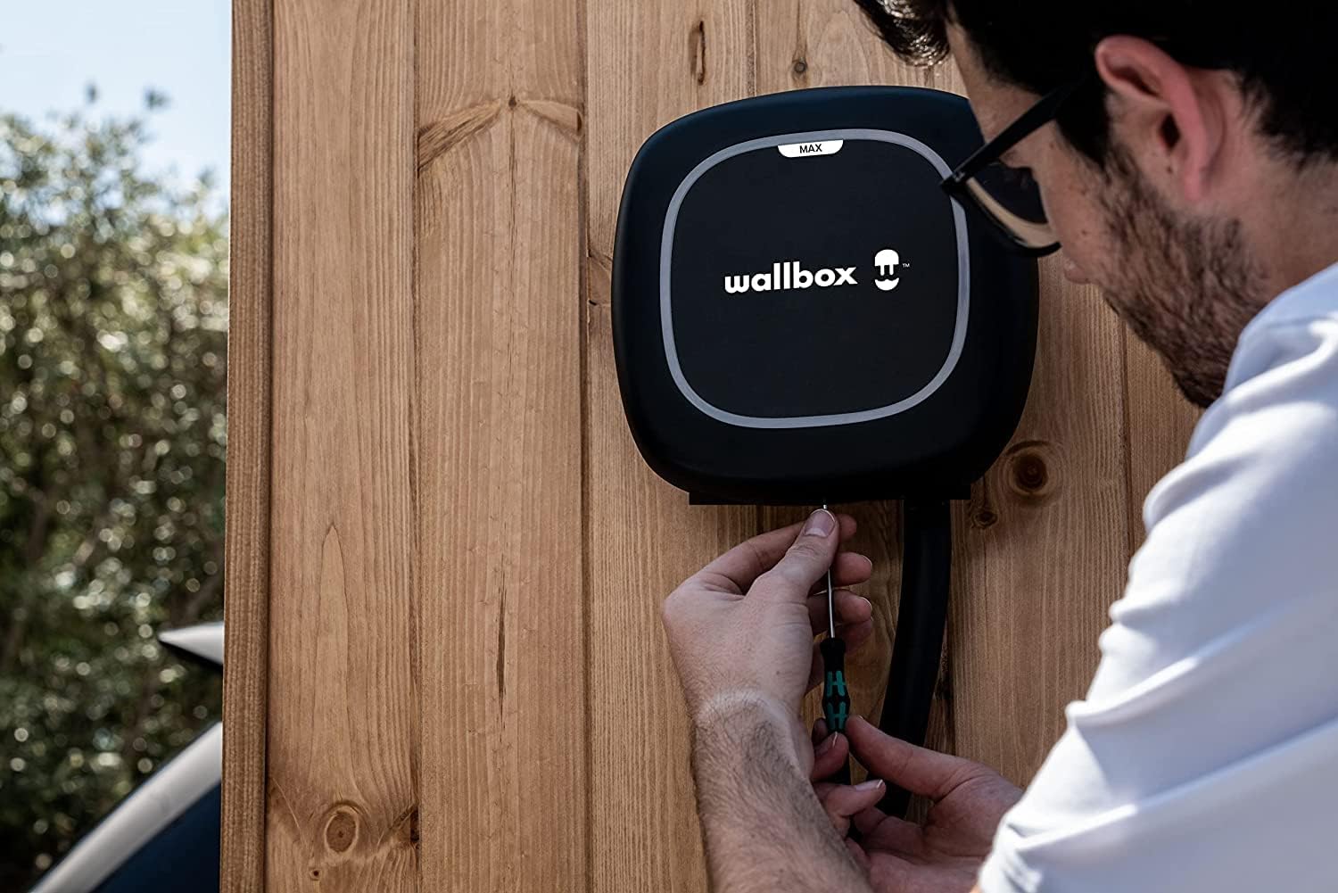 Detalle de Wallbox Pulsar Max 7.4kW: caricatore EV con cavo da 7 m, connettore Tipo 2 e Smartapp