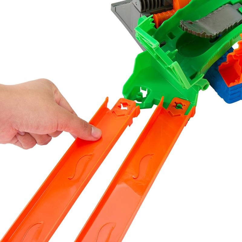 Detalle de Hot Wheels Monster Truck JFR06 set de pista y camión multicolor (1:64)