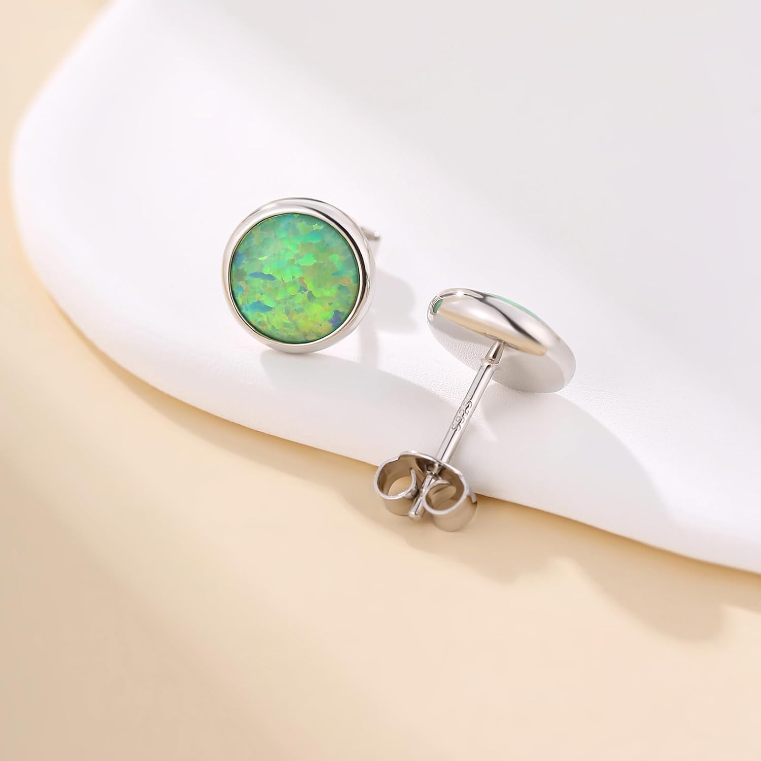 Detalle de 18 Karat Weißgold überzogen Opal Ohrstecker, S925 Silber – Größen 6/7/8 mm
