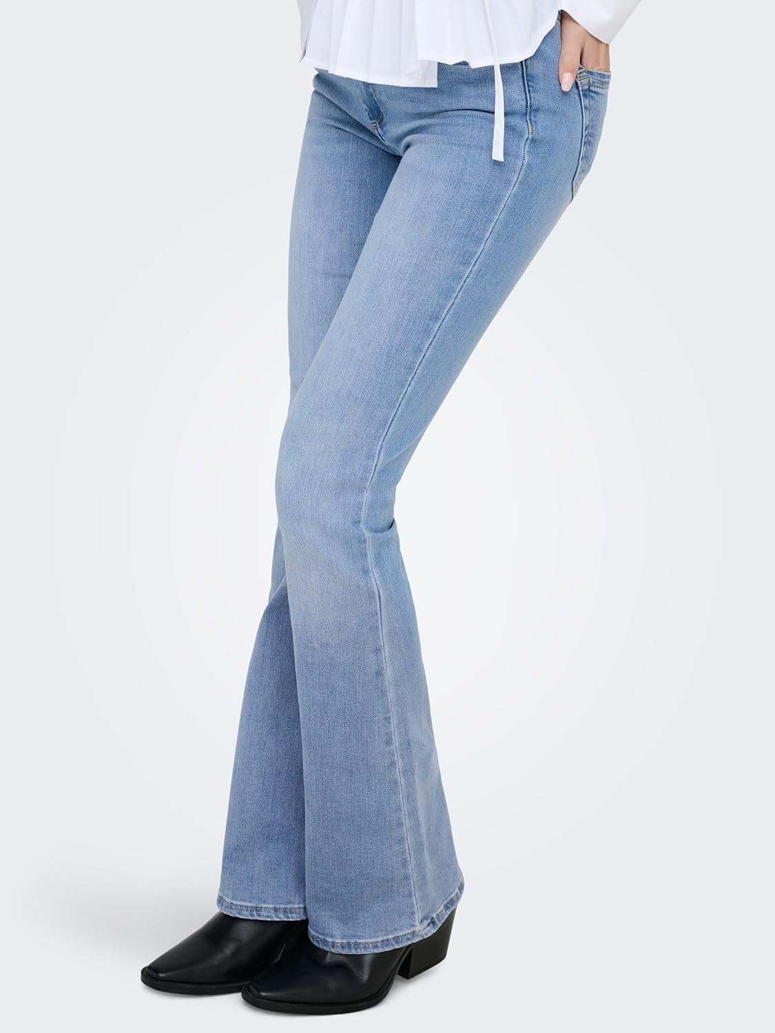 Detalle de ONLY Damen Flared-Jeans ONLBLUSH mit mittlerer Taille (Light Wash) – Super Stretch Denim