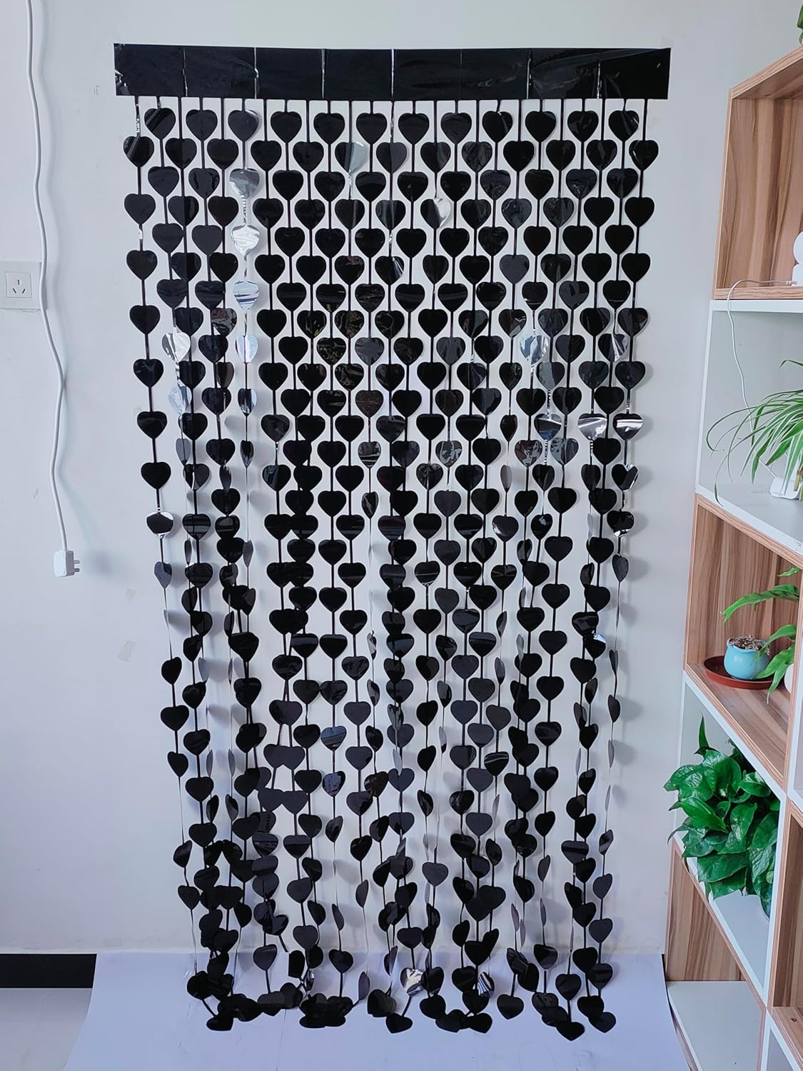 Thumbnail 4 de CYBERNOVA 2 Pack Fringe Curtain Backdrop (heart-shaped metallic tinsel foil), 3.28ft x 6.6ft, black