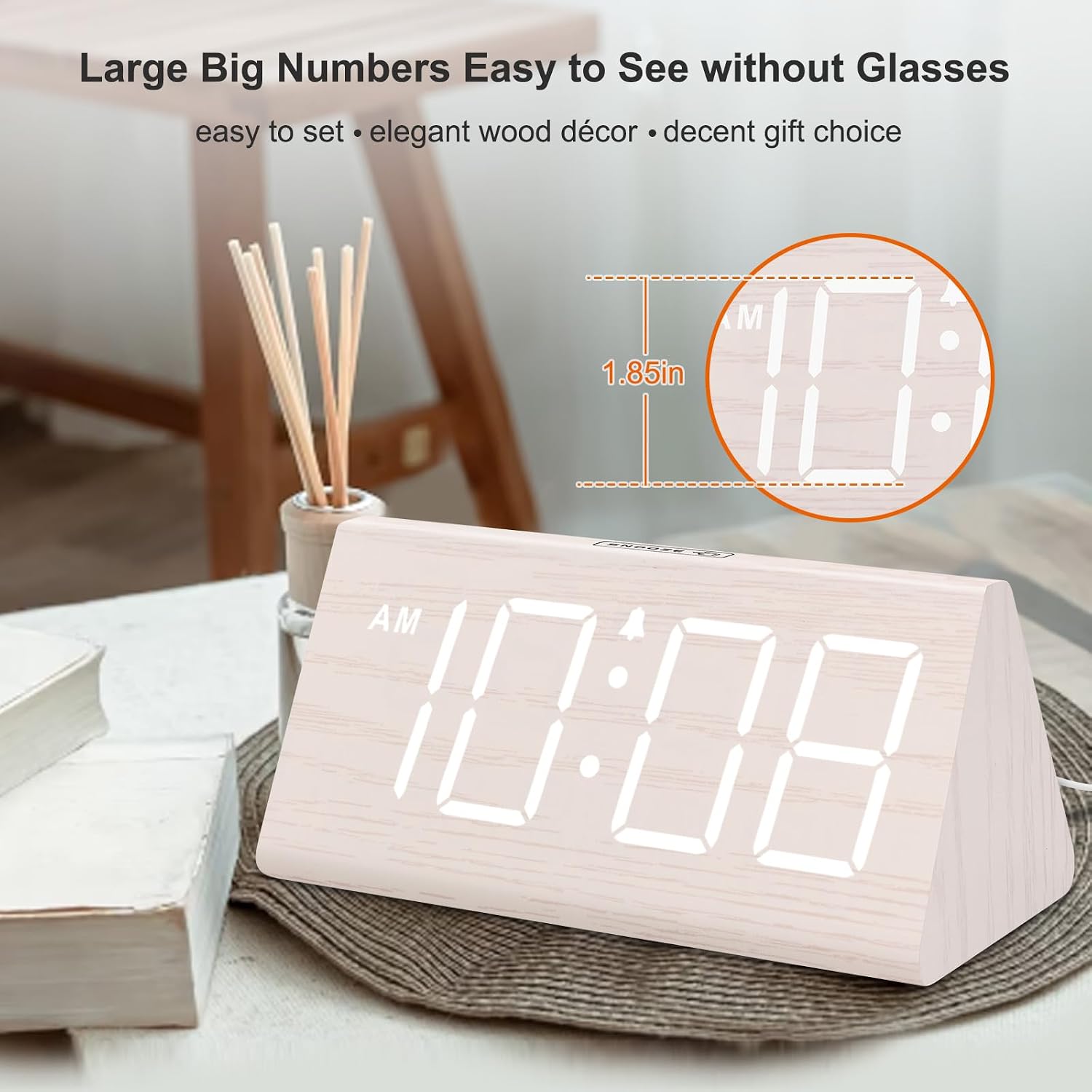 Detalle 2 de DreamSky Digital Alarm Clock with Wooden Face