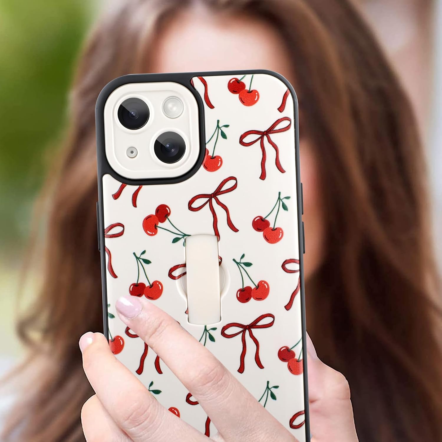 Detalle 1 de Ufbara 2088369-BowWhite-IP15 iPhone 15 Case with Cherry Bow and Wrist Strap