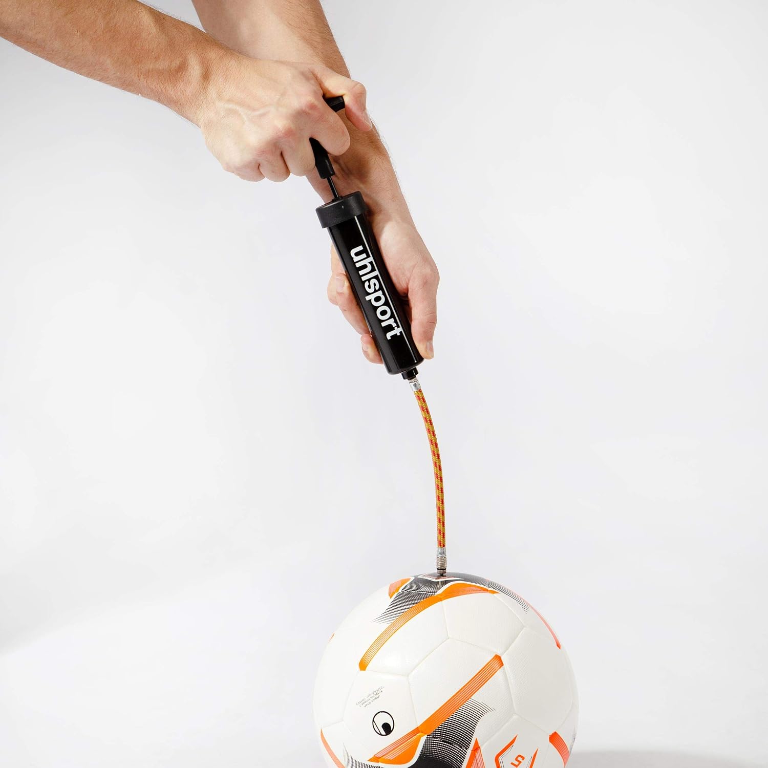 Thumbnail 6 de uhlsport Ballpumpe klein (6"), kompakte Luftpumpe mit flexibler Verlängerung – ideal für Fußball, Volleyball & Co.