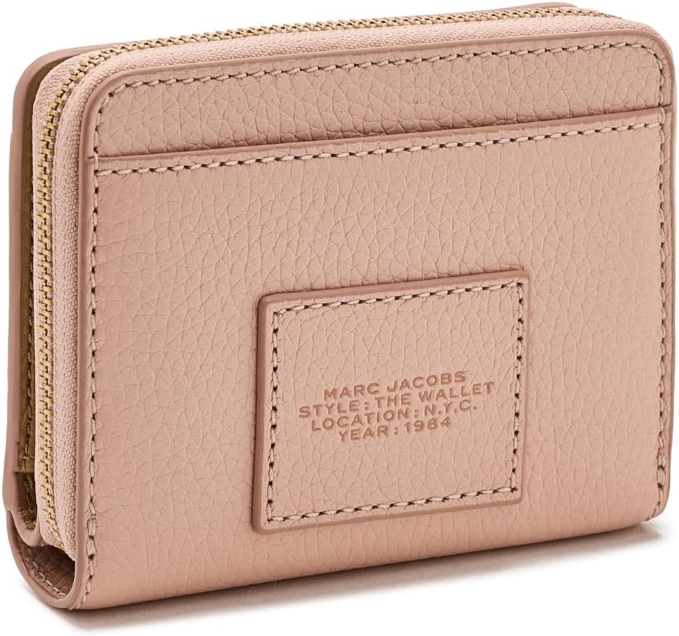Detalle de Marc Jacobs The Mini Compact Wallet – petit format, esprit chic et pratique