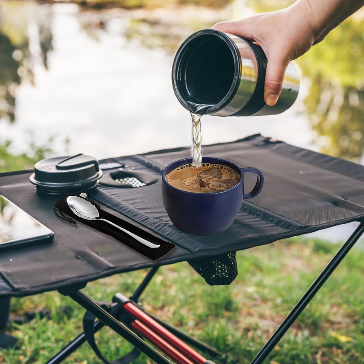 Detalle de ReaNea Camping Utensils Set with Plates, Bowls, Mug and Cutlery