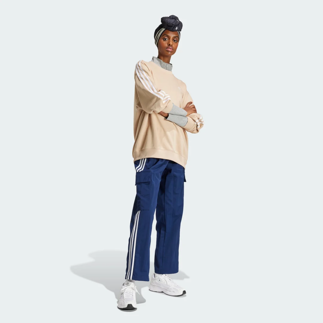Detalle de Sudadera cuello redondo Oversized 3 bandas Adidas – beige