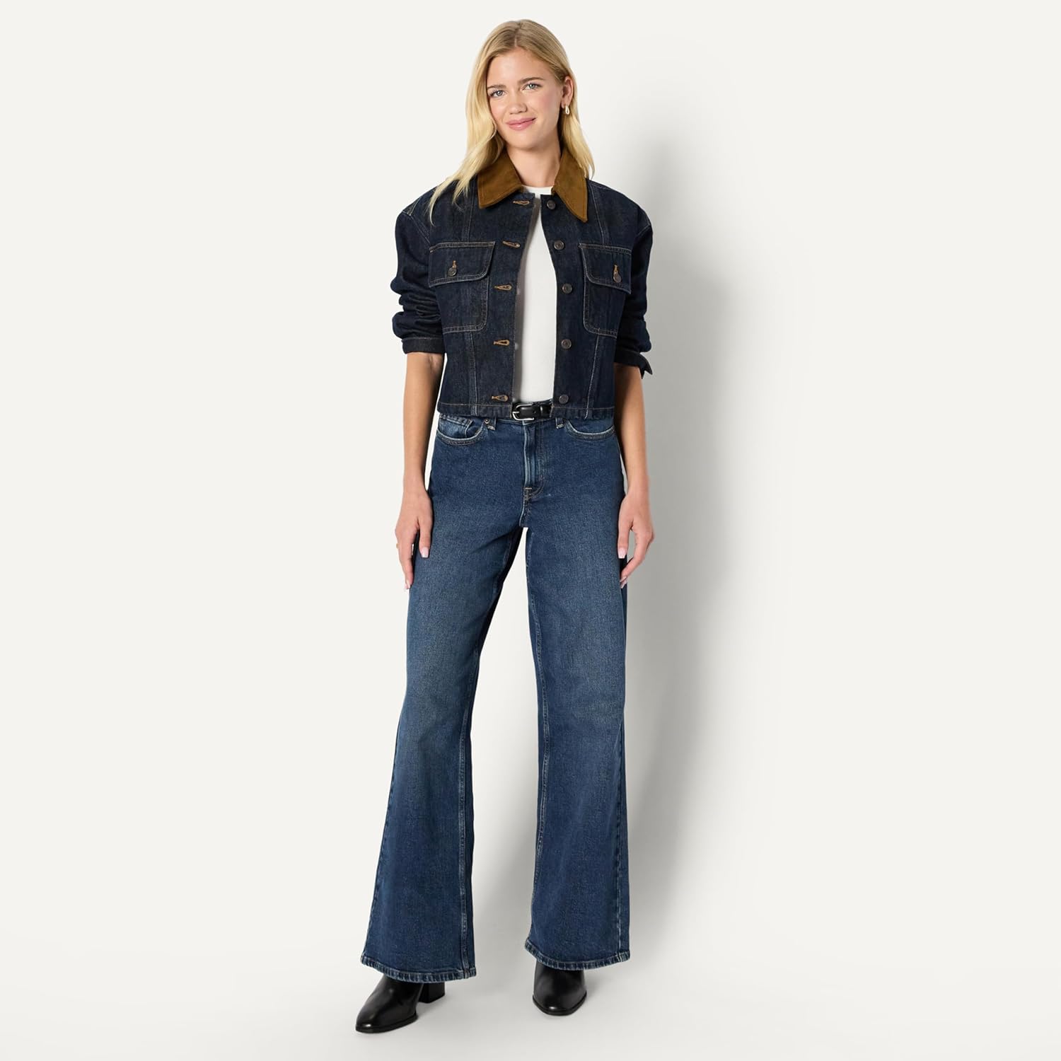 Detalle de Amazon Essentials Women's Oversized-Fit Cropped Denim Jacket with Contrast Corduroy Collar