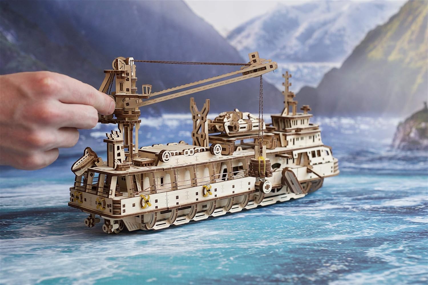 Thumbnail 6 de UGEARS Puzzle 3D Nave di ricerca in legno da costruire (modello meccanico)