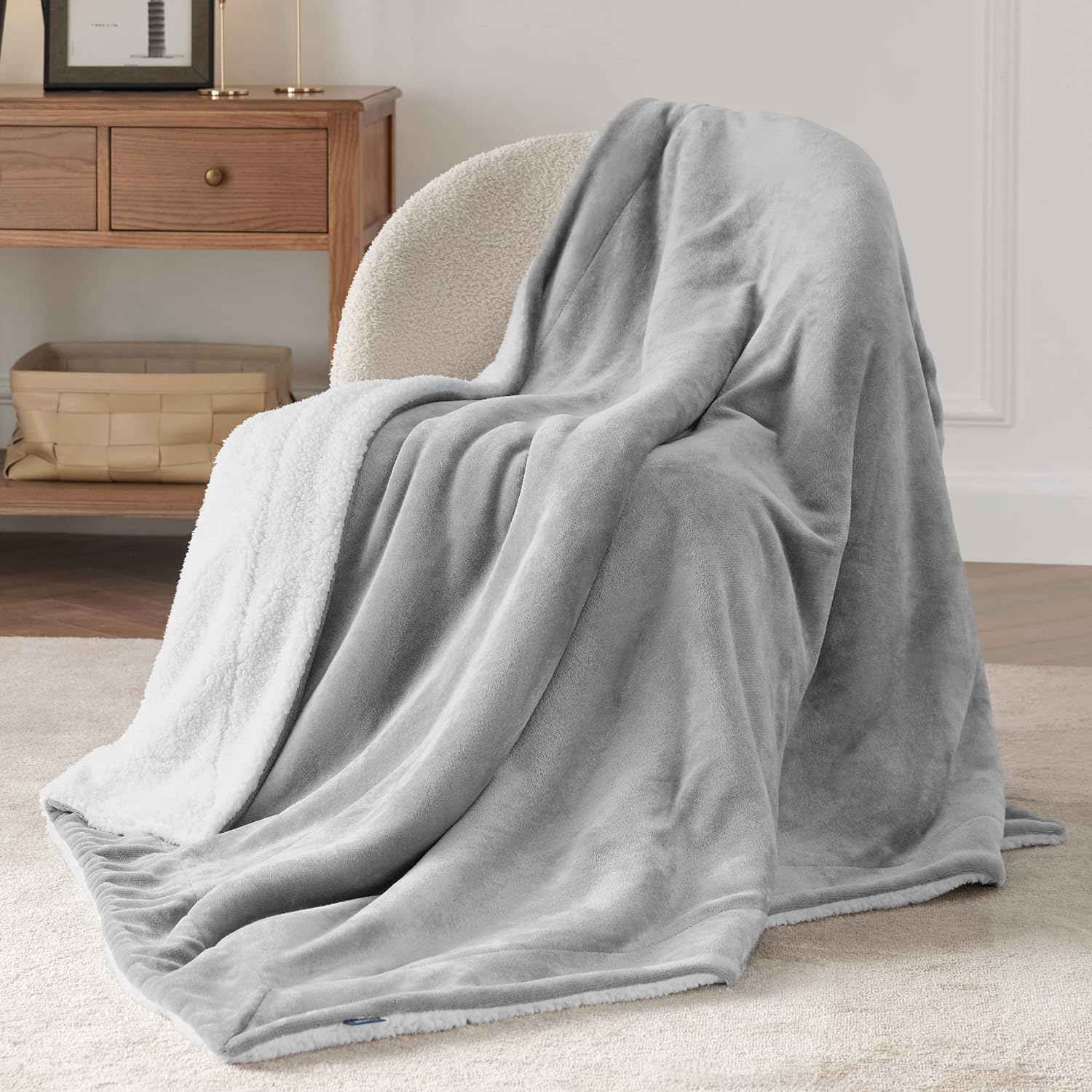 Thumbnail 2 de Bedsure Sherpa Fleece Throw Blanket – Thick, Warm and Reversible 130x150cm (Light Grey)