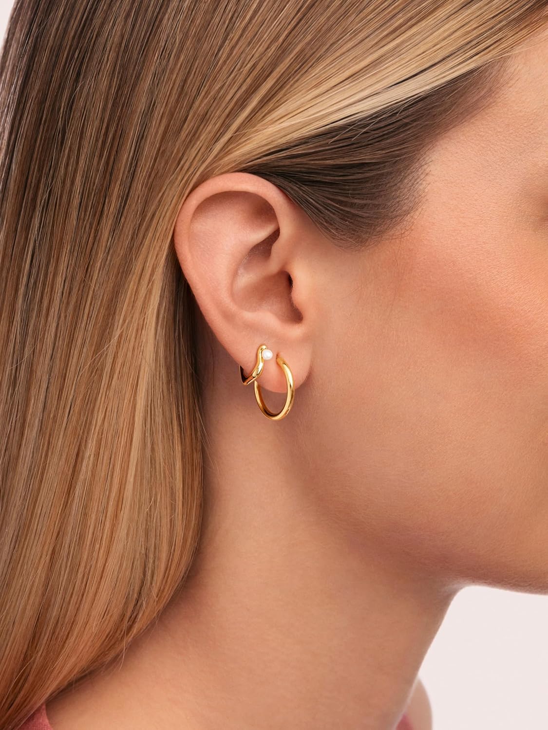 Detalle 2 de SINGULARU Boucle d’Oreille Unique Pearl et Spark – plaqué or 18 Kt et perle de culture