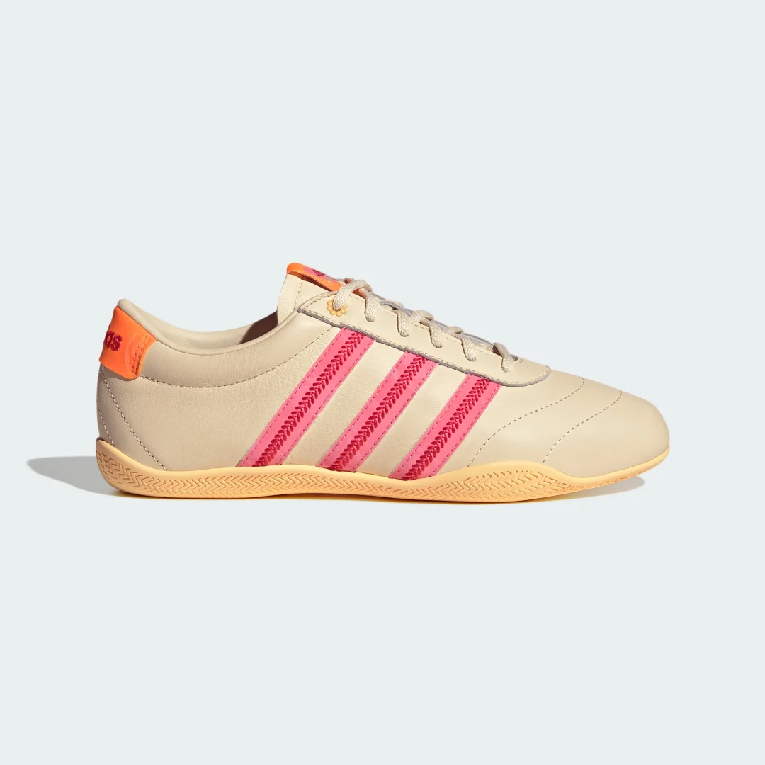 Detalle de ZAPATILLA GRAND COURT LO de Adidas: uso diario y estilo cómodo